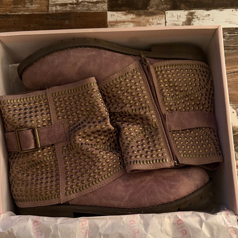 NEW Not Rated x Laura Marano Lars Studded Boots Taupe Sz 9